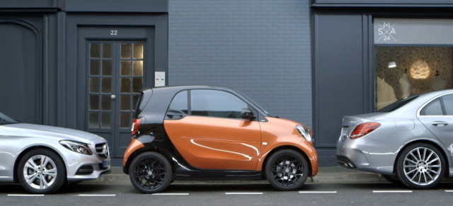 smart fortwo: Parkplatz finden statt suchen (Video) : Einparken statt ärgern: Überzeugende Demonstration vom wendigen Daimler-Mini