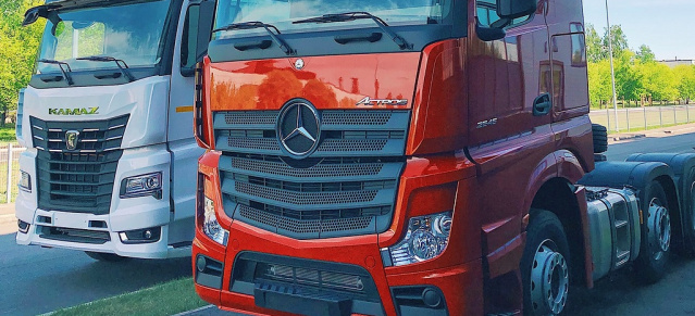 Krieg in der Ukraine - Sanktionen gegen Russland: Daimler Truck stoppt Lkw-Fertigung in Russland