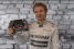 Video: Rosberg erklärt sein Lenkrad: Der Mercedes-Werksfahrer erläutert die Funktionen seines Silberpfeil-Volants 