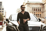 Mercedes & Movie: Mercedes-Benz in der Komödie Coming In : Starfriseur wird mit S-Klasse durch Berlin chauffiert
