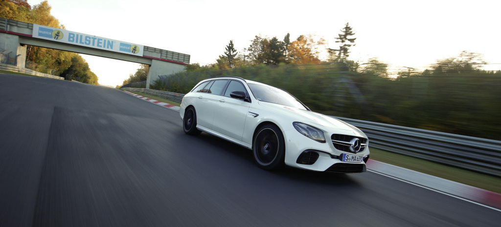 Mercedes Mit Volldampf Durch Die Grune Holle 7 45 19 Minuten Mercedes Amg E 63 S T Modell Ist Schnellster Kombi Auf Der Nordschleife News Mercedes Fans Das Magazin Fur Mercedes Benz Enthusiasten
