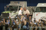 US-Präsident Obama bei Daimler: US-Präsident besucht das Produktionswerk der amerikanischen Nutzfahrzeugtochter Daimler Trucks North America in North Carolina