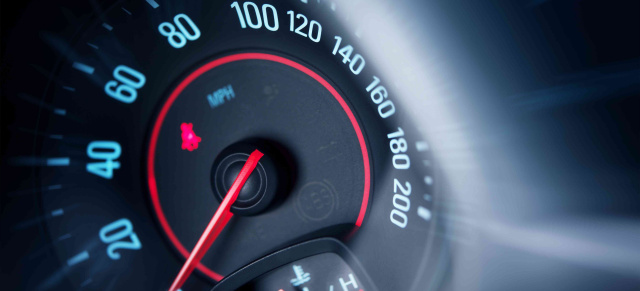 Umfrage zu Tempolimit: Mehrheit will weniger Speed: Kann das wahr sein? 54 % der Deutschen wollen Neuwagen auf 180 km/h drosseln