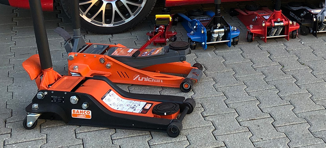 Rangierwagenheber Im 2020er Test Der Beste Wagenheber Fur Hobby Schrauber News Mercedes Fans Das Magazin Fur Mercedes Benz Enthusiasten