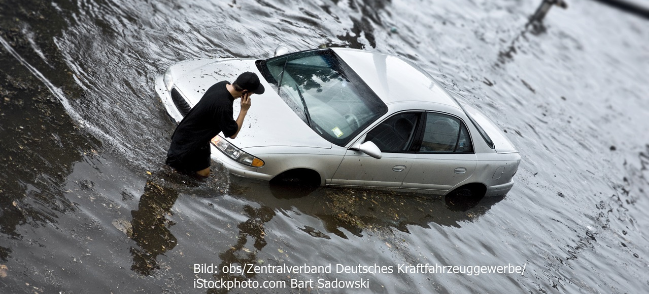 Hochwasser und Schäden am Auto Manches Auto mit Wasserschaden ist zu