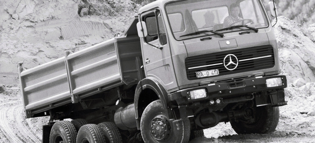 125 Jahre Erfahrung am Bau: Schwere Giganten: Vom Daimler-Lkw mit fünf Tonnen Nutzlast bis zum Arocs mit MirrorCam