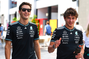 Formel 1 2026: Das dynamische Duo und die Silberpfeile: Mercedes bestätigt Fahrerpaarung für 2026: George Russell und Kimi Antonelli bleiben an Bord