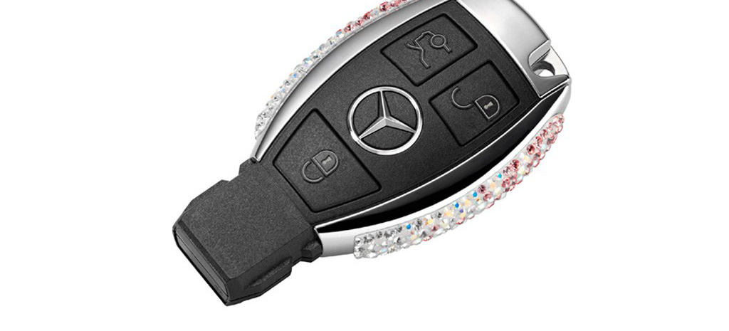Echt glänzend: Swarovski veredelt Mercedes-Benz Schlüssel: Edle Kristalle  und der Stern strahlen um die Wette - News - Mercedes-Fans - Das Magazin  für Mercedes-Benz-Enthusiasten