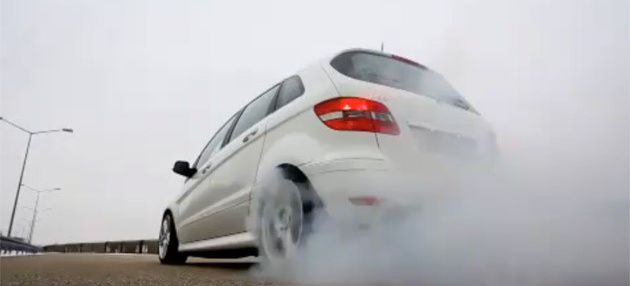 Mercedes B55: Burnout Video!: Die bärenstarke V8 Mercedes B-Klasse lässt es im Film mächtig qualmen