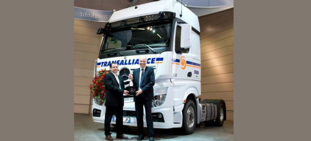 Erster Neuer Mercedes-Benz Actros Euro VI wird nach Frankreich ausgeliefert: Großauftrag über 500 Mercedes-Benz Lkw aus Frankreich