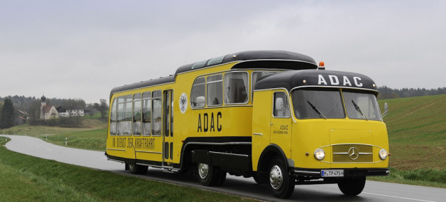 Hoch auf dem gelben Wagen  der ADAC Betreuungswagen: Informations- und Betreuungswagen auf Mercedes-Benz Basis