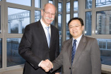 Daimler und BYD gehen gemeinsam stromaufwärts : BYD Company Limited und Daimler AG unterzeichnen Vertrag für die Gründung eines Joint Ventures zur Entwicklung von Elektrofahrzeugen in China
