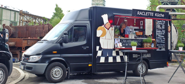 Mercedes-Benz Foodtrucks: Rollende Sterneküche: Biss gleich am Straßenrand: Lecker essen dank Mercedes-Benz Food Trucks