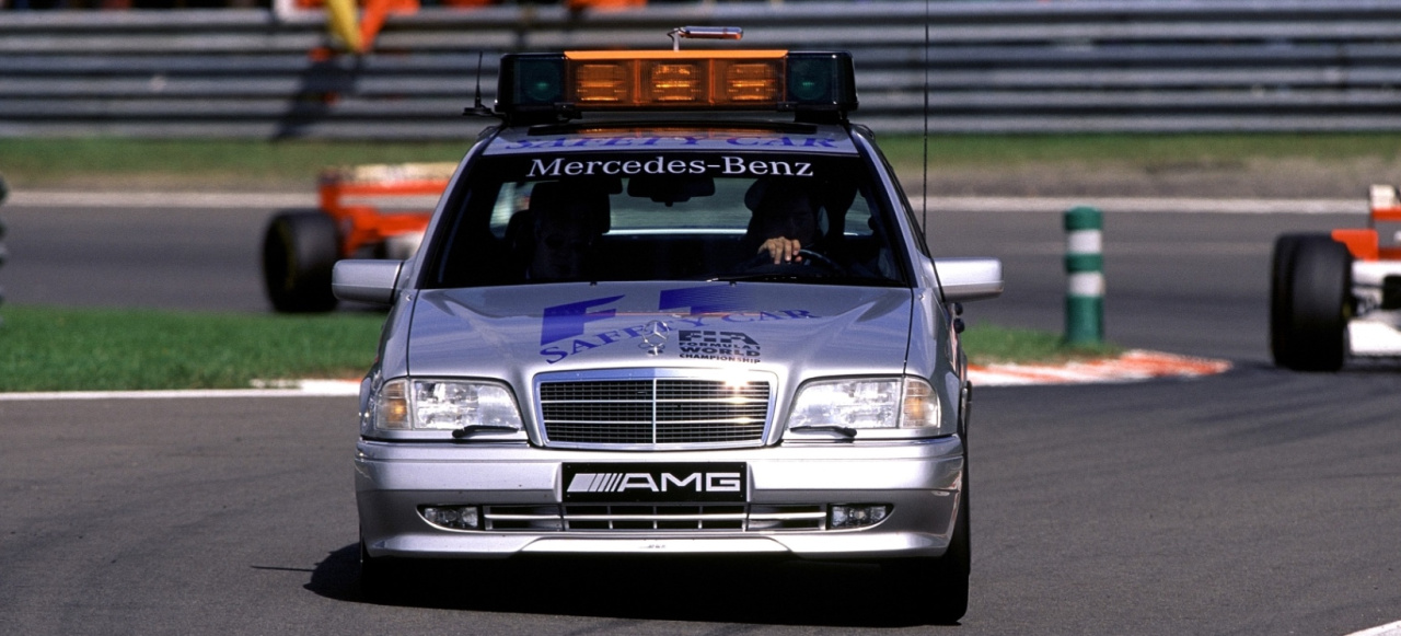 Vom Debüt in Magny-Cours 1996 bis zum Jubiläum in Austin 2025: Mercedes-AMG feiert den 500. Einsatz eines Safety Cars mit Stern