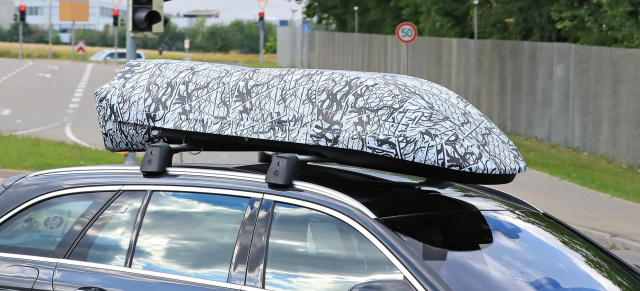 Mercedes-Zubehör-Prototyp erwischt: Ungewöhnlicher Erlkönig: Neue Mercedes-Dachbox in der Erprobung