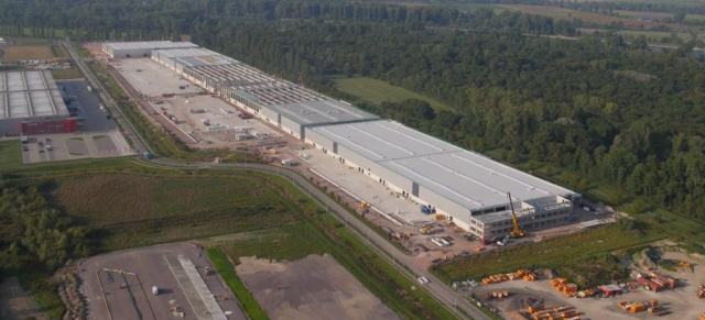Speyer: Richtfest für neues MB-Logistikzentrum: Neue Drehscheibe im Südwesten Deutschlands zur Versorgung der Pkw-Werke in China, Südafrika und den USA