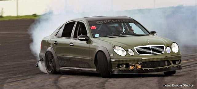 Mercedes-Benz E55 AMG als ungewöhnlich eleganter Quertreiber: Querfahrer: 2003er E55 AMG und sein unkonventioneller Fahrer machen als „Dapper Drift“ in den USA Karriere