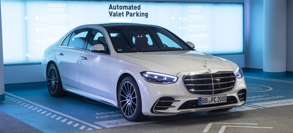 Die Mercedes Benz S Klasse Macht S Allein Sternstunde Vollautomatisiertes Und Fahrerloses Parken Kommt An Den Flughafen Stuttgart News Mercedes Fans Das Magazin Fur Mercedes Benz Enthusiasten