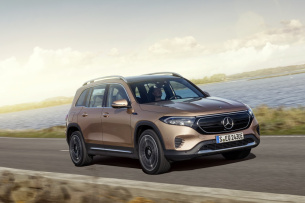 Mercedes Rückruf: Brandgefahr bei EQA und EQB: Ungleiche Behandlung? In USA und China werden Mangel-Akkus getauscht - in Deutschland nicht