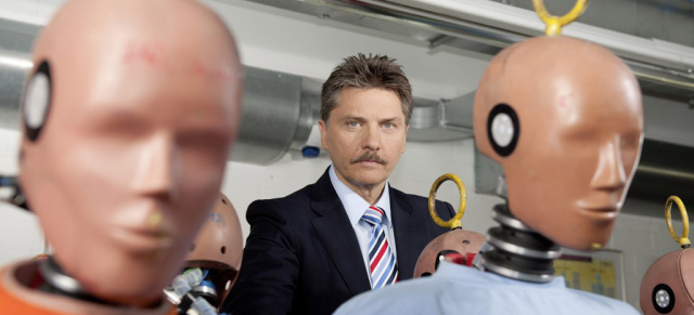 Ausgezeichneter Mercedes-Mann: Prof. Schöneburg : "Oberster Sicherheitsbeauftragter" von Mercedes-Benz Cars mit Prof. Schöneburg mit Pathfinder Award geehrt
