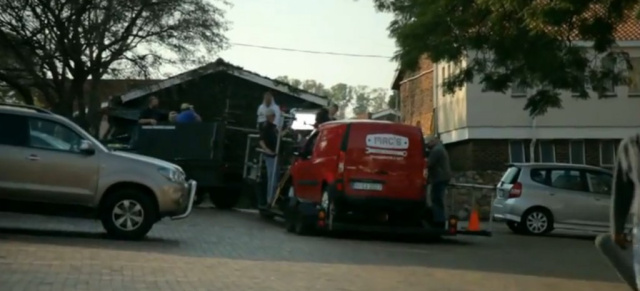 "Making of" oder "Behind the Scenes": Mercedes-Benz Citan & MacGyver: "Jede Stadt braucht einen Helden" - Mercedes-Benz den Stadtlieferwagen Citan und der alte Haudegen MacGyver