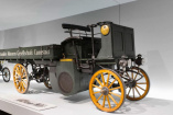 Mercedes Museum präsentiert den ältesten originalen Lkw der Welt: Daimler Motor-Lastwagen aus dem Jahr 1898