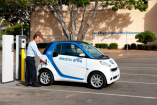 Elektrisierend: car2go führt das erste Elektro-Carsharing-Programm in Nordamerika ein : 300 lokal emissionsfreie Fahrzeuge des Typs smart fortwo electric drive treffen Ende 2011 in San Diego ein 