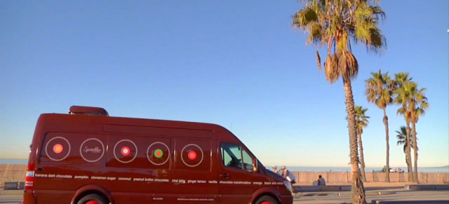 Süsser Sprinter: Mercedes Spezialumbau für frische Törtchen: Kult-Tuner West Coast Customs schuf den Look für den echt süss gelungenen Kuchenverkaufswagen mit Stern