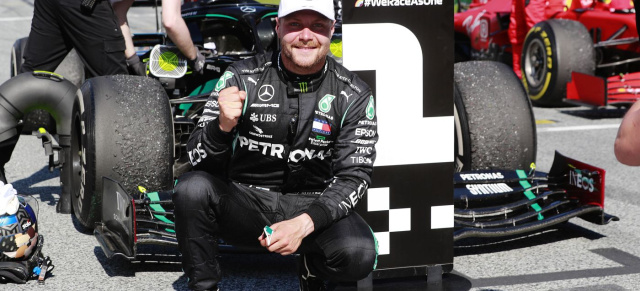 Die Formel Eins sieht Schwarz: Valtteri Bottas gewinnt den Formel 1 Auftakt in Österreich