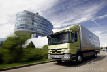 Für die Umwelt ausgezeichnet: Daimler Buses und Trucks: Beim ÖkoGlobe 2011 sind  Daimler Trucks und Daimler Buses unter den Preisträgern
