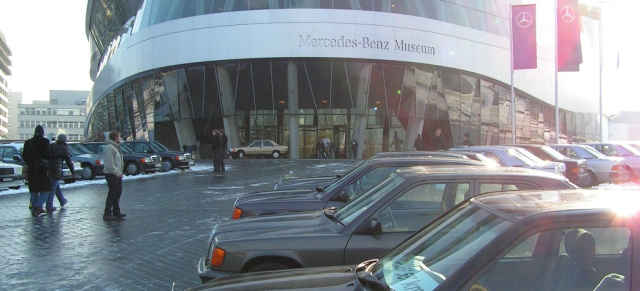 W201-Jubiläumstreffen am Mercedes-Benz Museum, Stuttgart, 8.12.2012: Premiere für den ersten 190er mit H-Kennzeichen