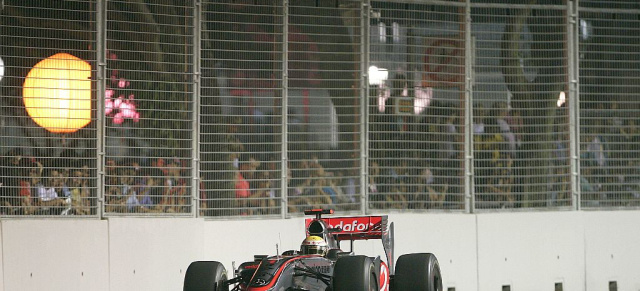 Formel 1: Hamilton siegt in Singapur: Weltmeisters Lewis Hamilton gelingt auf McLaren Mercedes  beim Nachtrennen in Singapur ein Start-Ziel-Sieg