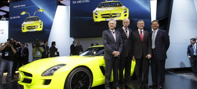 Detroit 2011: SLS AMG E-CELL wird in Serie gebaut: Der unter Strom stehende Mercedes Supersportler steht ab 2013 beim Händler
