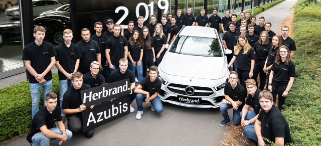 Ausbildungsstart mit Standort-Rundfahrt und Einführungstagen: 49 neue Auszubildende bei Mercedes Herbrand