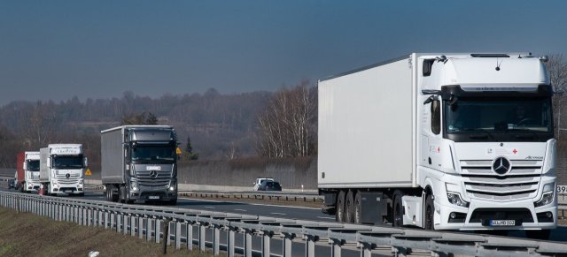 Daimler Truck unterstützt ukrainische Bevölkerung: Unternehmen und Belegschaft setzen Zeichen der Solidarität mit der ukrainischen Bevölkerung