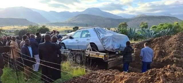 Mercedes als Wegbegleiter auf dem Highway to Heaven: Sein letzter Wille: Südafrikanischer Politiker ließ sich in seinem Mercedes beerdigen