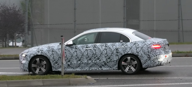 Mercedes Erlkönig erwischt: Spy Shot Video: Mercedes-Benz C-Klasse W206 gefilmt