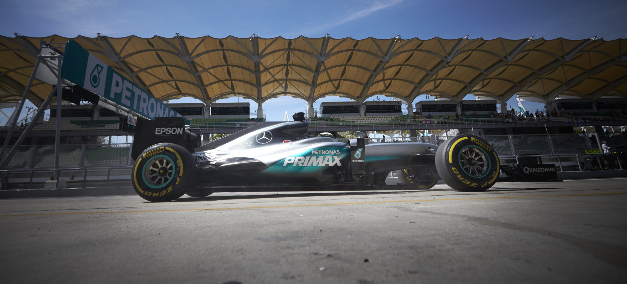 Das Mercedes Amg Petronas F1 Team Im Portrait Vom W196 Zum Schwarzen Silberpfeil Eine Erfolgsgeschichte News Mercedes Fans Das Magazin Fur Mercedes Benz Enthusiasten