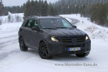Erwischt: Mercedes ML 2012 Erlkönig am Polarkreis: Erstmals ist beim kommenden Mercedes Benz ML sein LED Tagfahrlicht zu erkennen