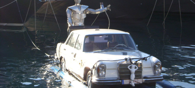 In Monaco wird auf dem Wasser geparkt: Ein Mercedes-Benz 280 SE 1971 als Wassertaxi