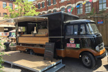 Vintage-Foodtruck: Mercedes-Benz L 319: Leckerer Anblick: Beim 66er L 319 geht es um die Wurst