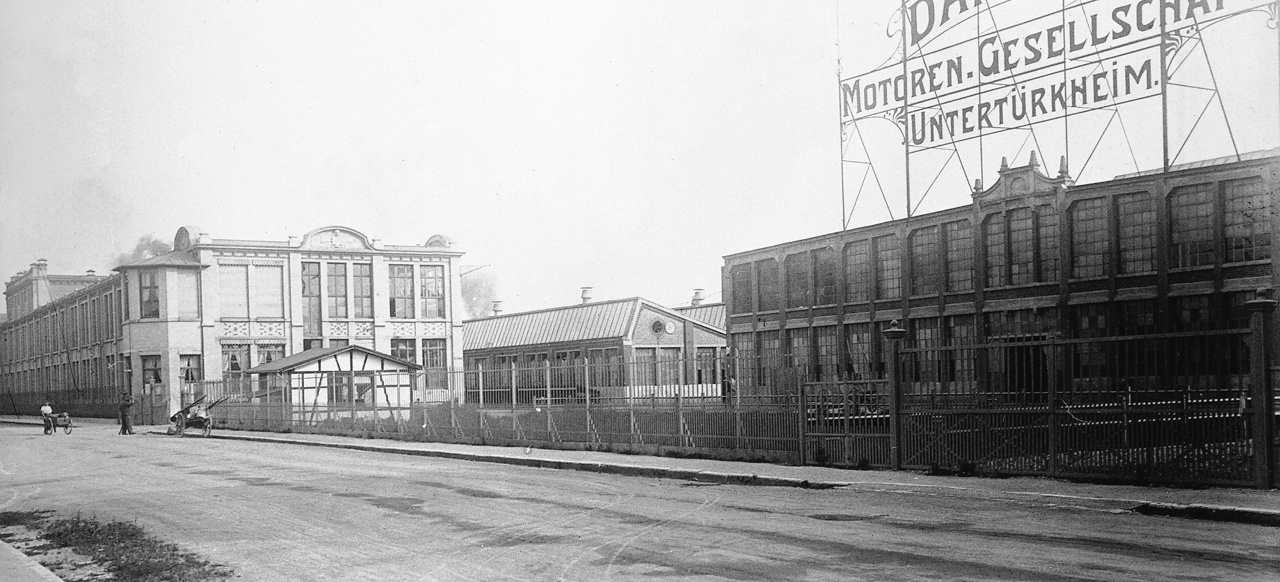 Tradition und Innovation MercedesBenz Werk StuttgartUntertürkheim
