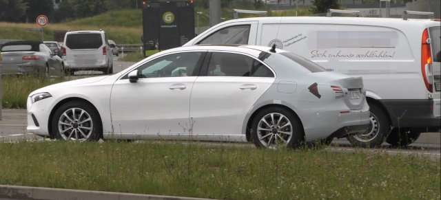 Mercedes-Benz Erlkönig erwischt: Video: A-Klasse Limousine weniger getarnt