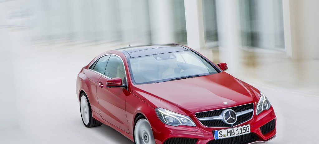 Offen Heraus Coupe Und Cabrio Der Neuen Mercedes E Klasse Zeigen Sich Die Neuen E Klasse Modelle Stehen Bzw Rollen Fur Fahrvergnugen Auf Hochstem Niveau Auto Der Woche Mercedes Fans Das Magazin Fur Mercedes Benz Enthusiasten