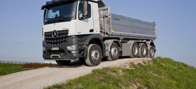 Fünf ist beim Mercedes-Benz Arocs jetzt Trumpf: Maßgeschneidert: Mercedes-Benz Custom Tailored Trucks (CTT) erweitert Angebot  um 5-Achser-Baufahrzeuge