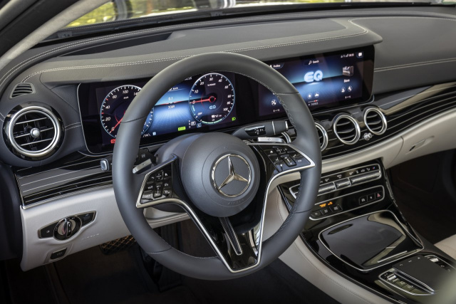Mercedes E-Klasse Mopf: Neue Ausstattungsfarben und –materialien