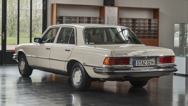 Mercedes-Benz S-Klasse W116 350 SE (3) V8 Kennzeichenträger