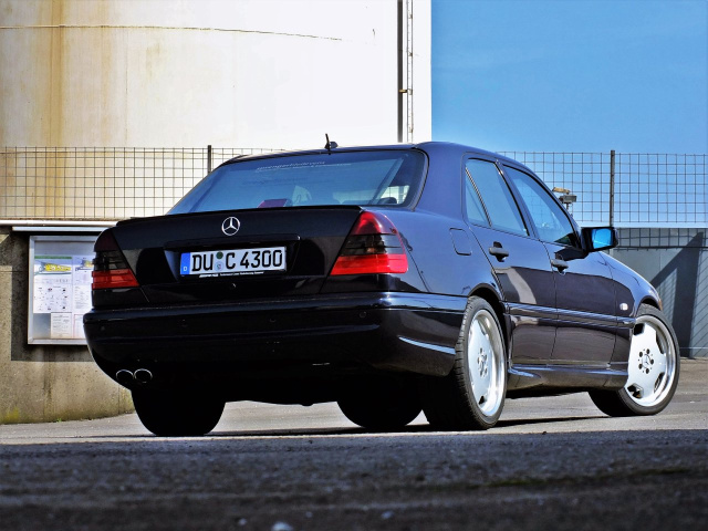 Kultivierte Sportlichkeit Mercedes Benz C43 W202 Keiner Fur Alle Der 98er C43 Amg Ist Ein Sportwagen Fur Kenner Mit Dem Hang Zum Understatement Auto Der Woche Mercedes Fans Das Magazin Fur