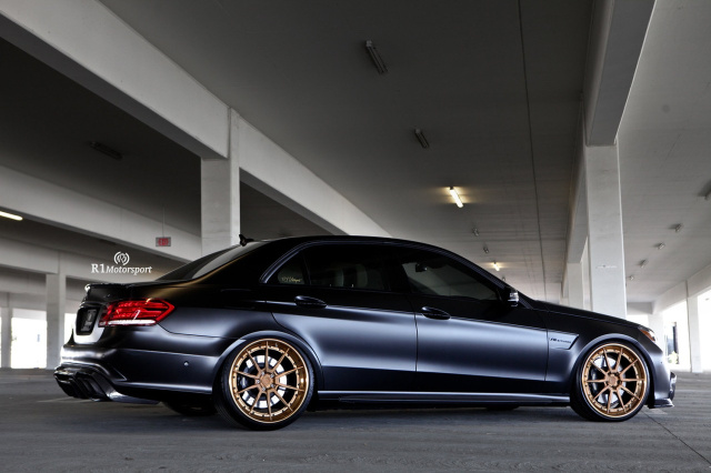 Mercedes-Benz E63 AMG (W212) Tuning: Black & better: R1 Motorsport