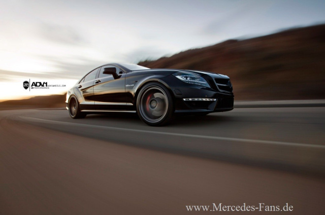 Black is beautiful: Mercedes CLS 63 AMG düster inszeniert: Black